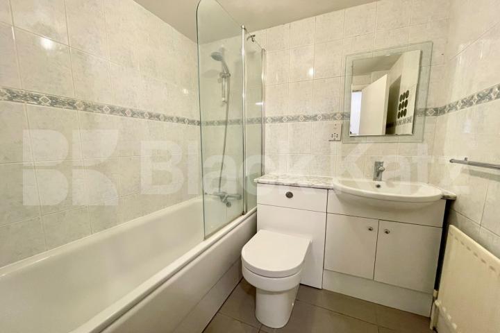 Larger than average, two bedroomed garden flat on the lower ground floor  Drakefield Road, Tooting Bec